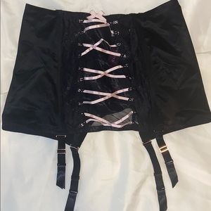 Cacique garter belt